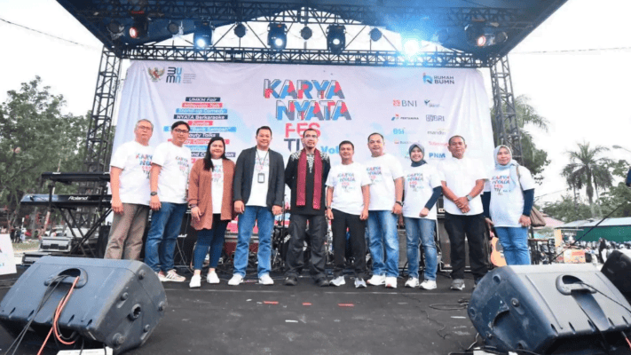 Menteri BUMN Erick Thohir, katakan dirinya berkomitmen untuk selalu mendorong usaha mikro kecil dan menengah (UMKM) agar terus maju berkembang hingga bisa go global, lewat Karya Nyata Festival Vol. 2 yang di selenggarakan di Padang, Sumatera Barat.