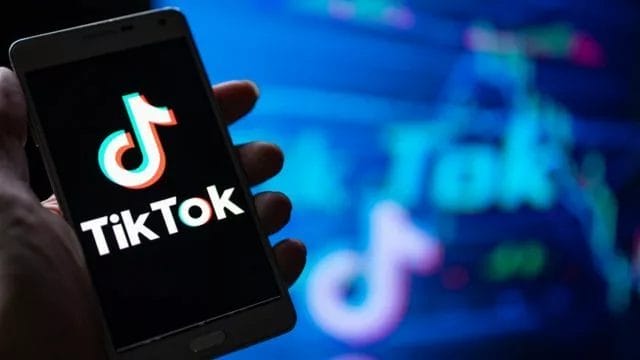 Beberapa negara Asia Tenggara mulai menyoroti media sosial Tiktok, mereka khawatir keamanan siber tiktok belum terjamin. (Foto: BBC)