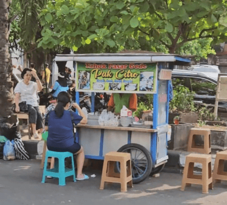 Tahok Pak Citro di Pasar Gede, Surakarta menjadi kuliner khas Solo. (FOTO: Inversi.id)