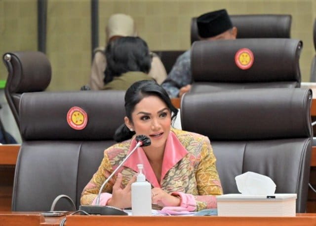 Anggota Komisi IX DPR RI, Kris Dayanti soroti pelanggaran administratif yang dilakukan KPU terkait target keterwakilan caleg perempuan sebesar 30 persen tak terpenuhi di pemilu 2024, yang diputuskan oleh Bawaslu.