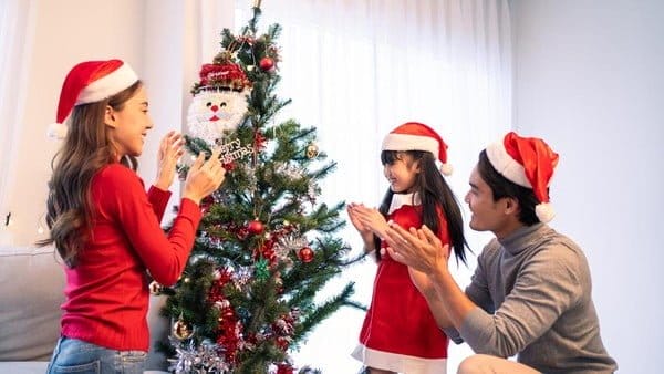 Berbagi keceriaan dan kehangatan natal, diwujudkan melalui pemberiak The Best Password yang baru. Berikut ide kado natal untuk perempuan bermanfaat dan paling besar. (Foto: Kompas)