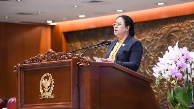 Ketua DPR RI Puan Maharani mendorong pemerintah untuk kembali menggencarkan program vaksinasi Covid-19.