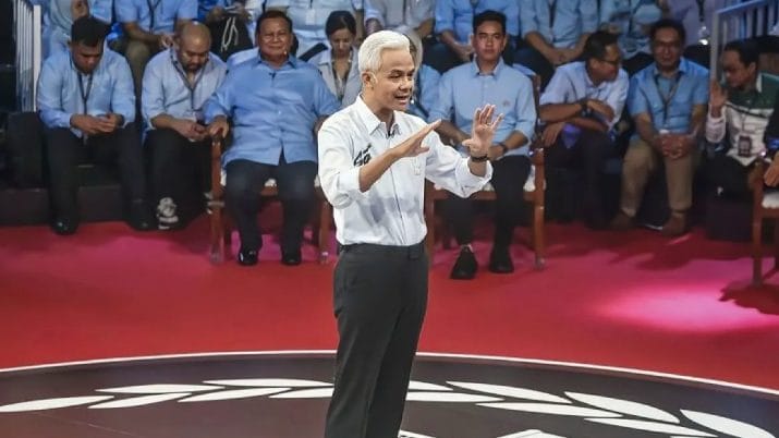 Kegirangan calon presiden nomor urut 3 Ganjar Pranowo soal respons masyarakat terkait penampilannya saat Debat Pilpres 2024. Bahkan, ada masyarakat yang katakan pada mantan Gubernur Jawa Tengah dengan pujian, "mantap pak!"