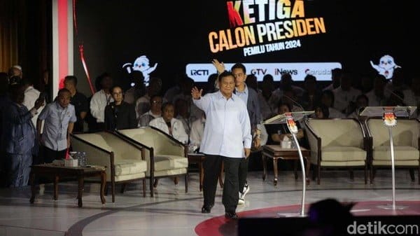 Prabowo Subianto mengungkapkan Indonesia harus memiliki pertahanan negara yang kuat agar bisa menjaga kekayaan yang dimiliki. (Foto: detik.com)