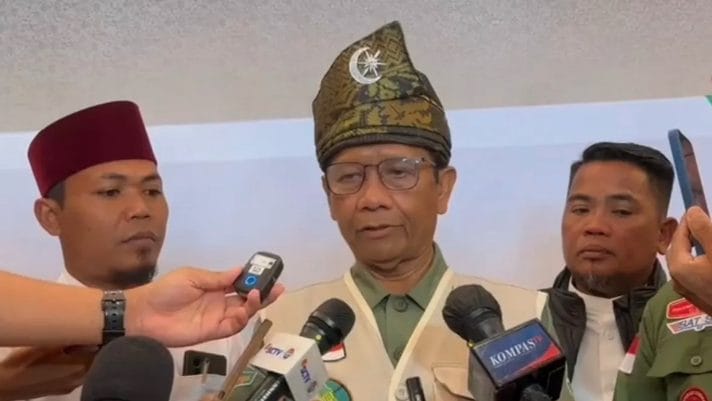 Respon Presiden Joko Widodo (Jokowi) soal Mahfud MD yang siapkan surat pengunduran diri sebagai Menteri Koordinator Politik Hukum dan Keamanan (Menko Polhukam) pada Rabu, 31 Januari 2024, tetap solid?