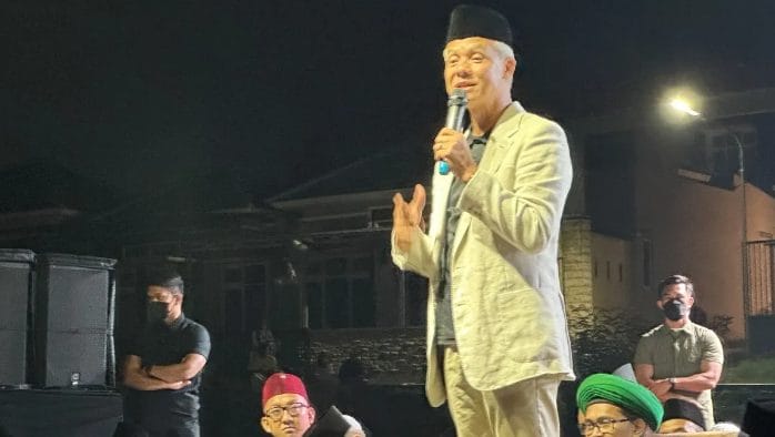 Pada momen malam tahun baru 2024, calon presiden nomor urut 3 Ganjar Pranowo ingatkan masyarakat soal situasi dunia yang tak mudah.