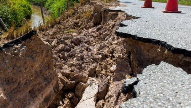 Fakta-fakta gempa bumi Sumedang, dipicu oleh sesar yang belum terpetakan hingga jadi perhatian serius Badan Meteorologi, Klimatologi, dan Geofisika (BMKG).