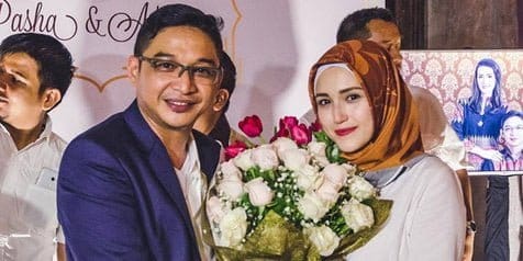 Pasangan suami istri Sigit Purnomo (Pasha Ungu) dan istri Adelia Wilhelmina sama-sama ikut kontestasi Pemilu 2024. Hasil suara sementara keduanya terlihat sangat jomplang. (Foto: Twitter)