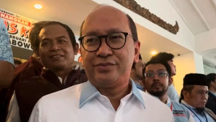 Bukan sebagai Ketua TKN Prabowo-Gibran, Rosan Roeslani melaporkan Connie Rahakundini ke Bareskrim Polri atas nama pribadinya sendiri, soal dugaan pidana yang telah dilakukan oleh pengamat bidang pertahanan dan militer itu.