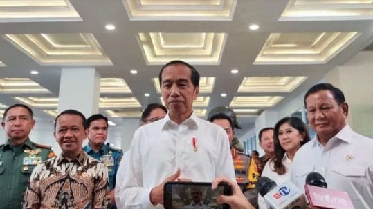 Presiden Jokowi katakan dalam pertemuan antara dirinya dengan Ketua Umum Partai NasDem Surya Paloh, tak penting soal siapa yang mengundang terlebih dahulu. Namun, Jokowi katakan, hal yang terpenting adalah pertemuan tersebut.