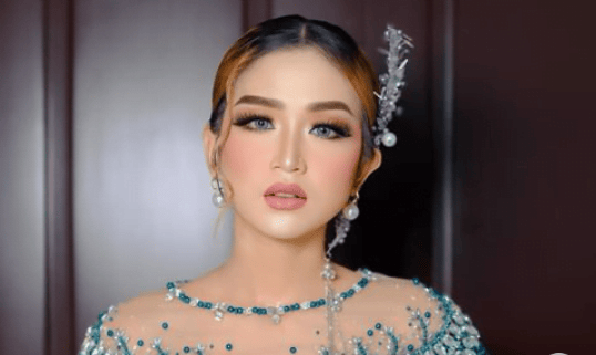 Venny Alberti kini dikulik oleh warganet lantaran ia terkena penyakit seks menular karena kebiasaan Akash Elahi sering jajan sembarangan atau selingkuh. (Foto: instagram/vennyalberti_)