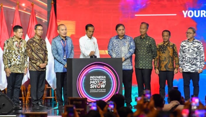 Jokowi sebut Masa Depan Otomotif Indonesia Ada di Mobil Listrik