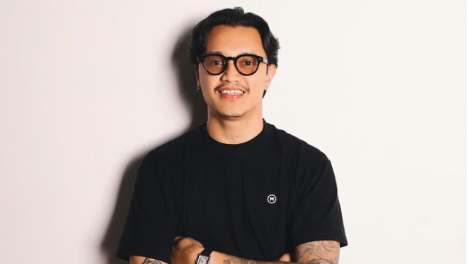 Profil Ernanda Putra jadi perbincangan hangat netizen. Pasalnya, desainer jersey Timnas Indonesia untuk brand lokal Erspo ini mendapat respon negatif dari sebagian kalangan penggemar sepakbola. (Foto: Instagram)