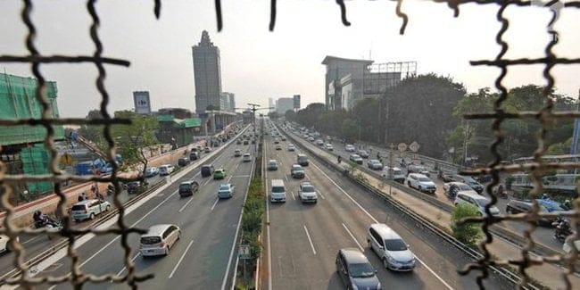 Mudik lewat jalan tol masih menjadi komponen utama jalur masuk pemudik menggunakan kendaraan pribadi. (Foto: X)