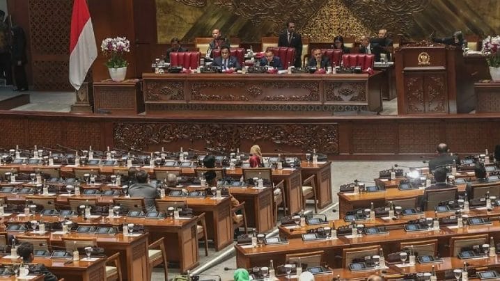 Partai Nasional Demokrat atau NasDem tak mau jalan bareng Partai Demokrasi Indonesia Perjuangan (PDIP) untuk gulirkan hak angket dalam rapat paripurna DPR RI, Selasa, 5 Maret 2024. Menunggu sikap Komisi Pemilihan Umum (KPU)?