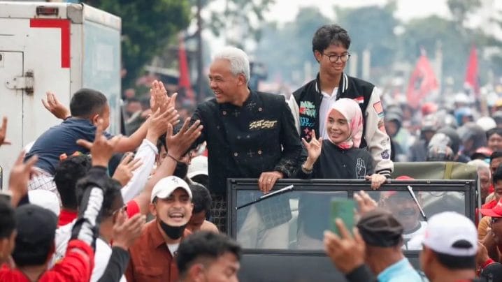 Alasan putra capres nomor urut 3 Ganjar Pranowo, Muhammad Zinedine Alam Ganjar, akui ingin terjun ke dunia politik, jika Ganjar Pranowo yang merupakan sang ayah menjadi seorang Presiden RI selama dua periode.