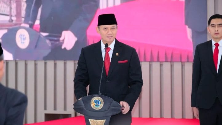 Tinggalkan Koalisi Perubahan yang mengusung Anies Baswedan sebagai calon presiden di Pilpres 2024, Ketua Umum Partai Demokrat Agus Harimurti Yudhoyono (AHY) merasa beruntung tak jadi hancur seperti saat ini usai sang pemenang Pilpres 2024 diumumkan oleh KPU.