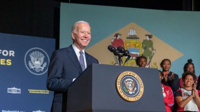 Senat AS Paksa Joe Biden Blokir Kendaraan China. (Foto: Joe Biden)