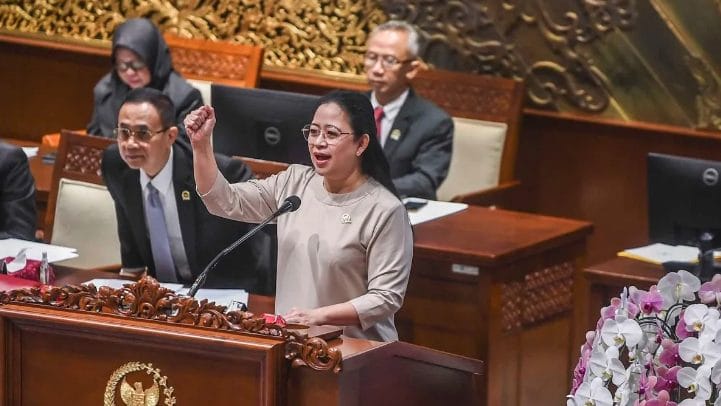 Dalam pidatonya pada rapat paripurna penutupan masa sidang ke-15 periode persidangan ke IV tahun sidang 2023-2024 di Gedung DPR, Senayan, Jakarta, Kamis, 4 April 2024, Ketua DPR RI Puan Maharani mengomentari sengketa Pilpres 2024 yang sedang berlangsung di Mahkamah Konstitusi (MK).