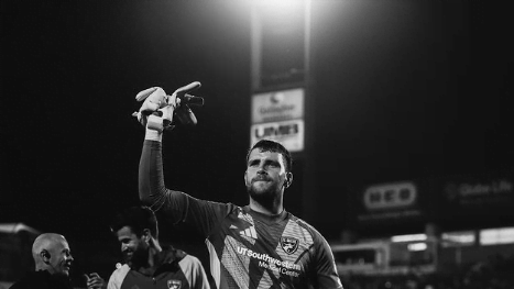 Profil dan biodata Maarten Paes, kiper FC Dallas yang berkompetisi di liga sepak bola Amerika Serikat atau Major League Soccer (MLS) telah resmi menjadi warga negara Indonesia atau WNI.