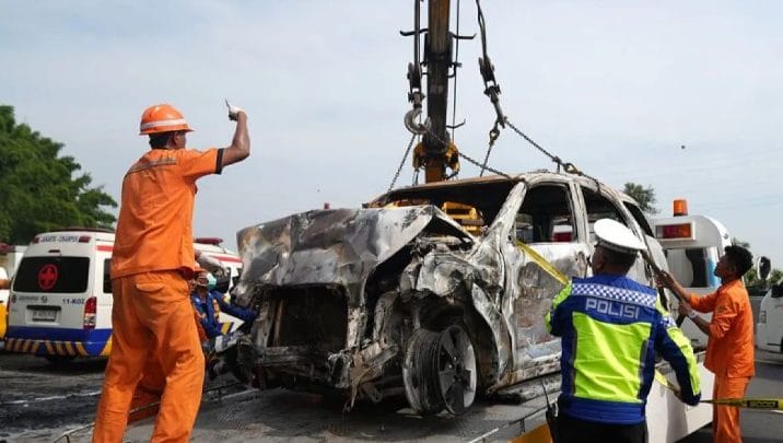 Fakta-fakta terbaru dari kecelakaan maut Tol Jakarta-Cikampek, hingga misteri status kepemilikan mobil Daihatsu Gran Max yang meninggalkan tanda tanya.