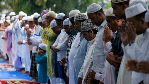 Fakta-fakta warga Negeri Wakal, Kabupaten Maluku Tengah, Maluku, gelar salat Idul Fitri 1445 Hijriah pagi ini, Senin, 8 April 2024 atau lebih awal dari pemerintah dengan metode hisab.