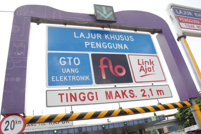 FLO TOL adalah teknologi inovatif yang mengubah cara kita berinteraksi dengan tol. (Foto: Pembayaran sistem FLO TOL)