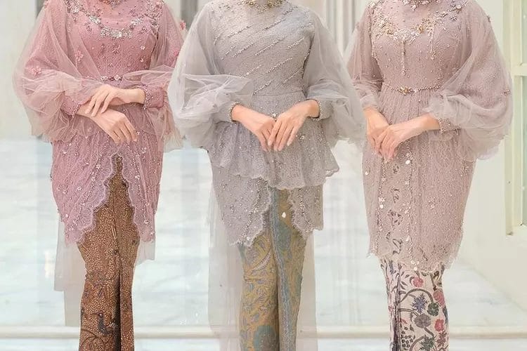 Kebaya Indonesia menjadi pakaian cantik nan elegan bagi masyarakat. (Foto: Kebaya Wisuda Modern)