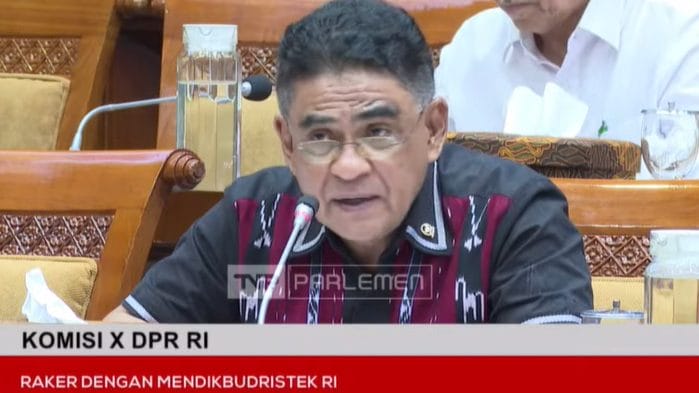 Anggota Komisi X DPR RI Andreas Hugo Pareira meminta Kemendikbud Tinjau Ulang Pemendikbud Nomor 12 Tahun 2024 Standar Biaya Operasional Pendidikan Tinggi bisa jadi celah alasan kenaikan UKT.(Foto: TV Parlemen)