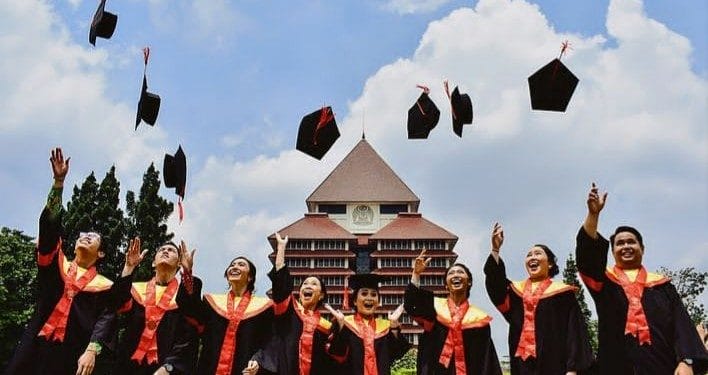 Anggota X DPR Soroti Sistem Pendidikan, Investasi Masa Depan Bukan Bisnis Negara. (Foto: Wisudawan dan Wisudawati Universitas Indonesia)