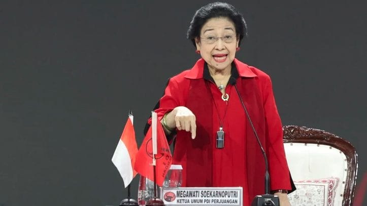 Ketua Umum PDIP Megawati Soekarnoputri sempat menggoda putrinya, Puan Maharani, untuk bergantian menjadi Ketua Umum PDIP.