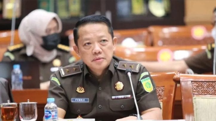 Kasus anggota Densus 88 yang membuntuti Jampidsus Febrie Adriansyah menimbulkan banyak pertanyaan mengenai motif di balik tindakan ini.