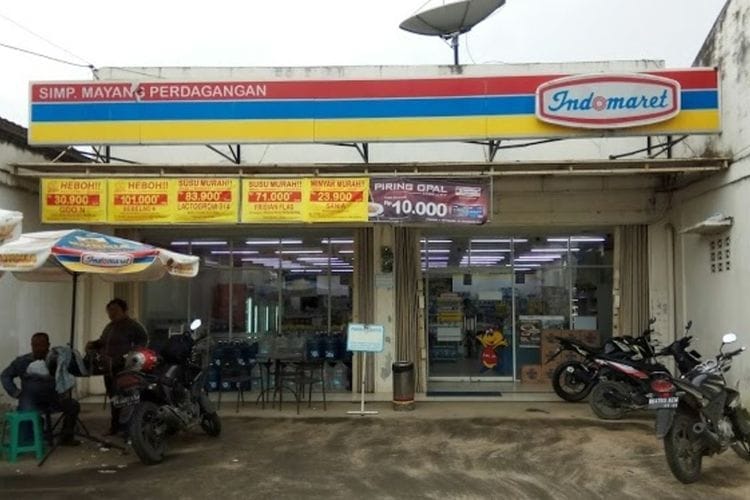 parkir liar di Indomaret