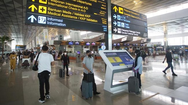 Dirjen Imigrasi Kemenkumham Silmy Karim Pastikan Layanan Keimigrasian Online Pulih 100 Persen. (Foto: Bandara Soekarno-Hatta)