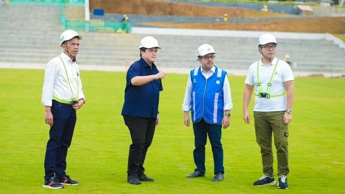 Menteri Badan Usaha Milik Negara (BUMN) Erick Thohir optimisi perayaan HUT RI bisa terlaksana di Ibu Kota Negara (IKN), Kalimantan Timur. (Foto: Menteri BUMN Erick Thohir tinjau IKN/Kementerian BUMN)