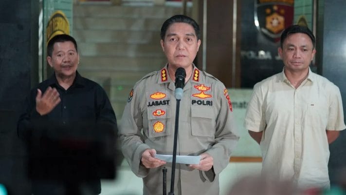 Polda Jawa Barat memberikan informasi terbaru mengenai penanganan kasus pembunuhan yang menimpa Vina dan M. Rizky atau Eky di Cirebon pada tahun 2016, yang lebih dikenal sebagai kasus Vina Cirebon.