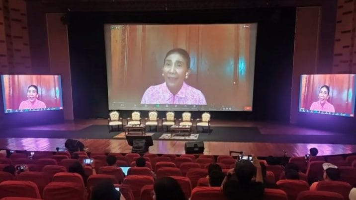 Mantan Menteri Kelautan dan Perikanan periode 2014-2019, Susi Pudjiastuti, sedang dilirik oleh Partai Demokrasi Indonesia Perjuangan (PDIP) untuk maju dalam Pilkada Jawa Barat 2024. Ketua DPD PDIP Jawa Barat, Ono Surono, menyatakan bahwa partainya terbuka lebar bagi Susi, wanita asal Pangandaran, untuk maju dalam pemilihan tersebut.