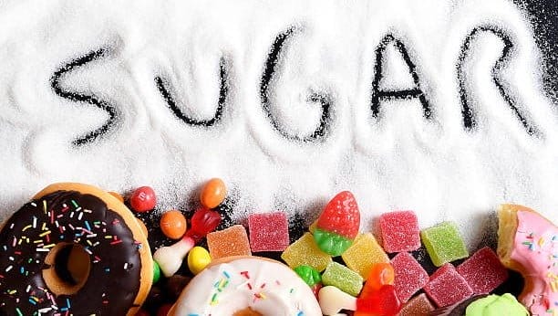 Sugar craving atau kecanduan gula adalah keinginan kuat untuk mengonsumsi makanan manis. Hal ini bisa menjadi masalah karena konsumsi gula berlebihan dapat membahayakan kesehatan.