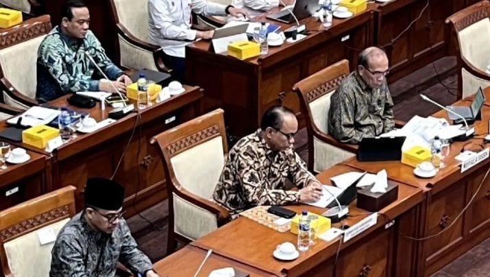 Menteri Komunikasi dan Informatika (Menkominfo) Budi Arie menjelaskan penyebab awal gangguan pada Pusat Data Nasional Sementara (PDNS). Menurut Budi, gangguan ini bermula dari serangan siber berupa ransomware.