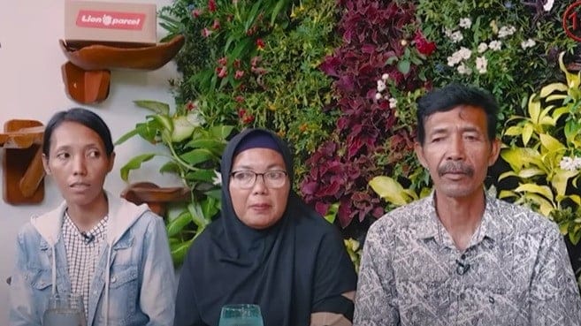 Respon keluarga Vina Cirebon atas putusan sidang praperadilan Pegi Setiawan. (Foto: Keluarga Vina Cirebon, dari kiri: kakak Vina, Marliyanan; Ibu Vina, Sukaesih; dan Ayah Vina, Wasnadi Otong/Podcast Denny Sumargo)