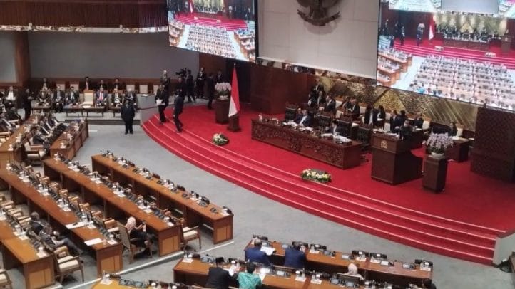 Rapat Paripurna DPR RI Ke-21 Masa Persidangan V Tahun Sidang 2023-2024, yang diadakan di Kompleks Parlemen, Jakarta, pada Selasa, 9 Juli 2024