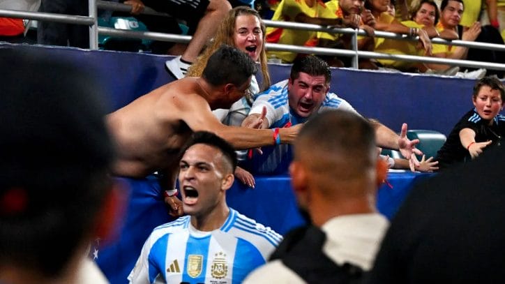 Hasil akhir Copa America 2024 menampilkan Lautaro Martinez membawa Tim Nasional Argentina menjadi juara, dengan momen emosional dari Lionel Messi yang menangis. (Foto: Antara)