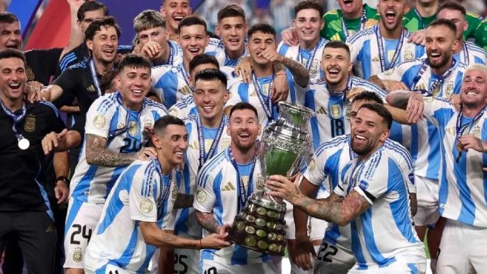 Argentina meraih gelar juara Copa America 2024 setelah mengalahkan Kolombia 1-0 di final yang berlangsung di Stadion Hard Rock, Florida, pada Senin, 15 Juli 2024 pagi WIB.  (Foto: Antara)