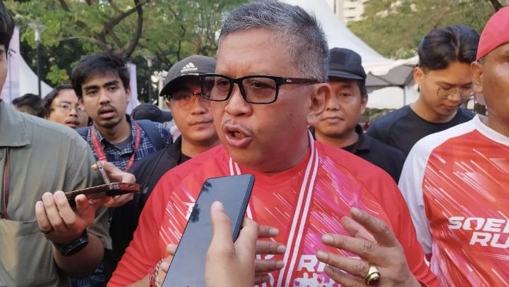 Sekretaris Jenderal PDIP, Hasto Kristiyanto, mengakui bahwa partainya sedang berkomunikasi dengan Partai Keadilan Sejahtera (PKS) dan Partai Kebangkitan Bangsa (PKB) untuk Pilkada Jakarta 2024.