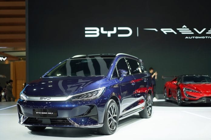 BYD Raih Hampir 3.000 Pesanan Kendaraan di GIIAS 2024. (Foto: Stand BYD di Indonesia)