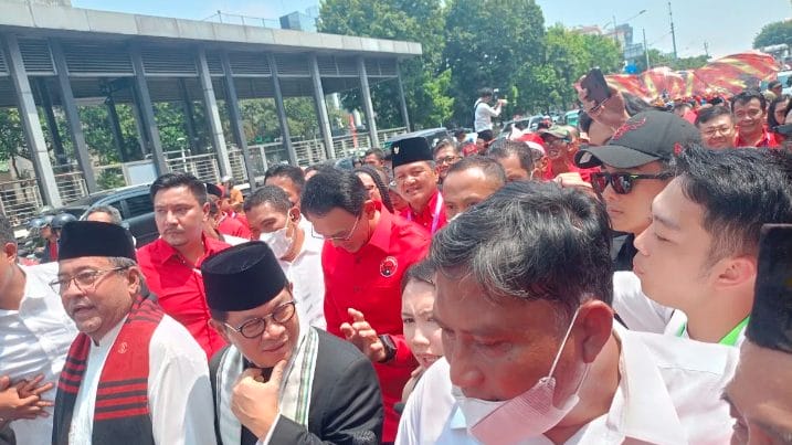 Dalam waktu dekat, dia berharap bahwa dirinya bersama pasangannya, Rano Karno, akan lebih dikenal oleh publik.