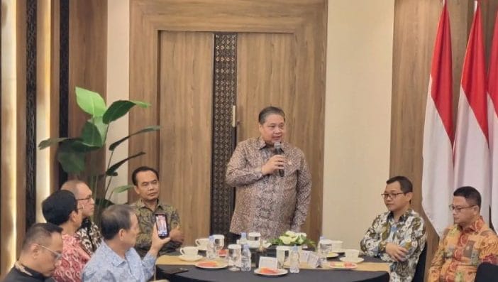 Airlangga Hartarto telah memberikan klarifikasi mengenai pengunduran dirinya dari kursi Ketua Umum Partai Golkar. Ia mengumumkan pengunduran diri tersebut pada Sabtu malam, 10 Agustus 2024. (Foto: Antara)