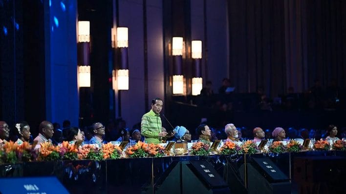 Pernyataan Jokowi ini menjadi titik tolak forum untuk mencari solusi kolektif dan inovatif guna menghadapi tantangan global dan mencapai kemajuan yang lebih merata.