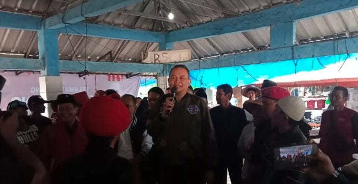 "Kami meyakini karena tekad kami berdua adalah politik yang membawa kegembiraan, tetapi bekerja keras, Cak Lontong representasi dari itu," ujar Pramono dalam acara di rumah mantan Gubernur Jakarta, Sutiyoso (Bang Yos), di Bekasi, Jawa Barat, Kamis, 5 September 2024.