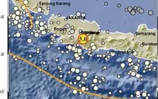 Selain itu, gempa berkekuatan M 5,0 juga dirasakan di wilayah Garut, Jawa Barat, dengan pusat gempa berada di darat pada kedalaman 10 kilometer.